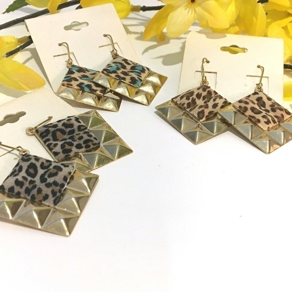 𝅺3/$29! 3 Pairs Lightweight Animal Print Earrings - Picture 1 of 8